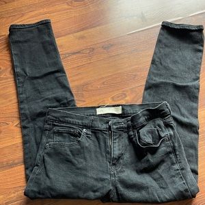 GAP jeans perfect girlfriend, barely worn !